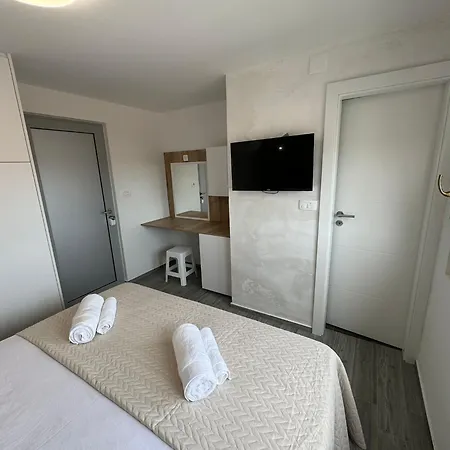 Apartman And Zara