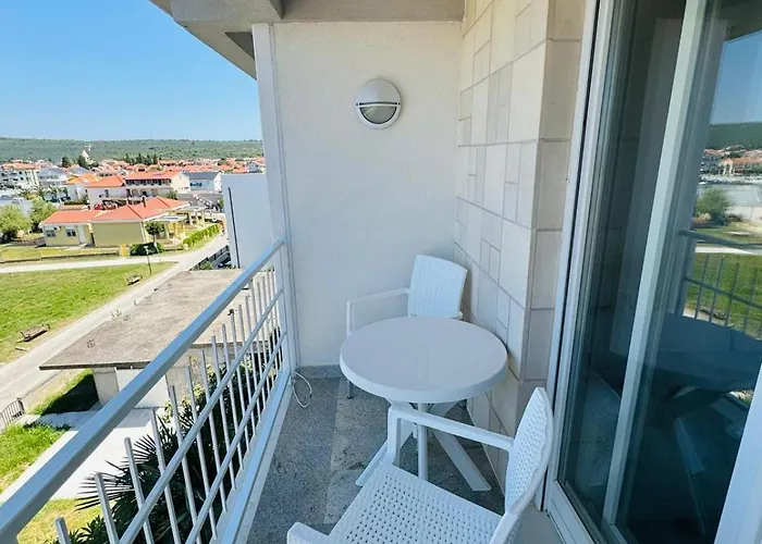 Apartment And Zara Sukošan